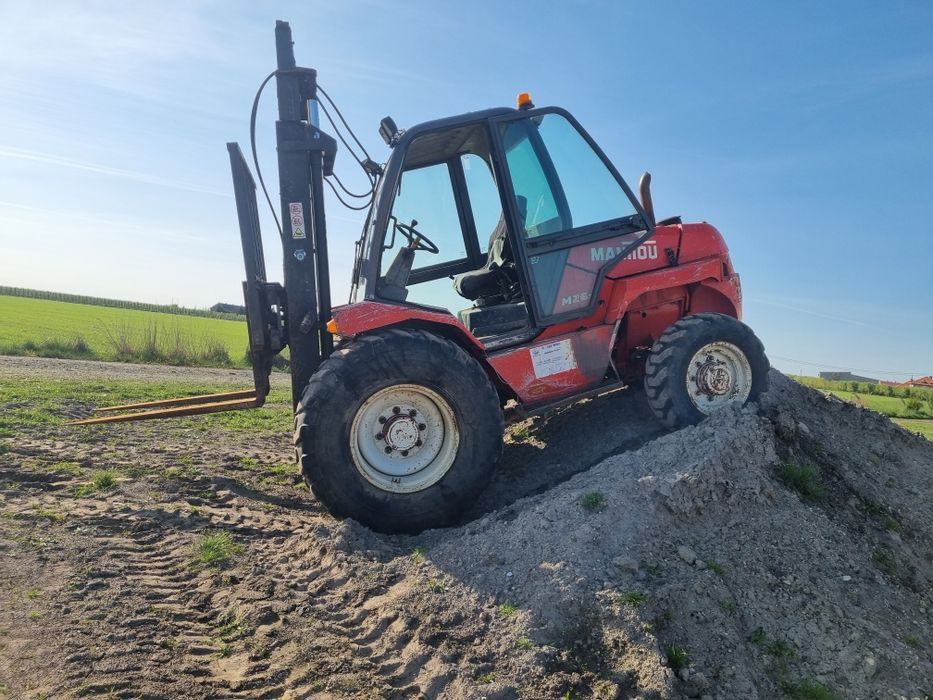 Manitou M26-4 maszt triplex 5.4m Wózek Widłowy Terenowy 4x4