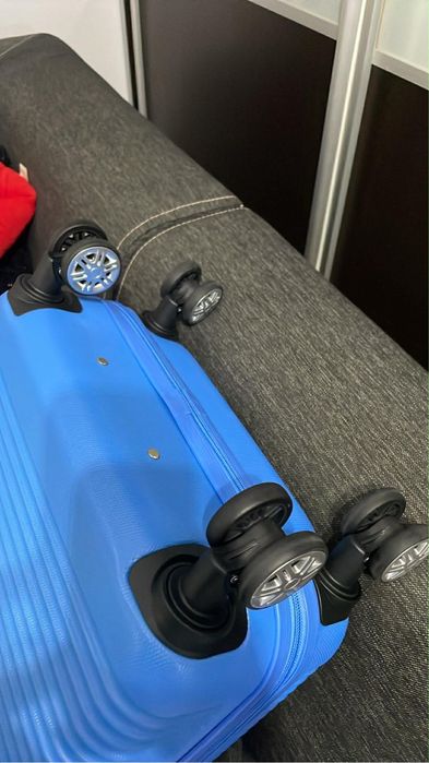 świetna nowa walizka kabinowa Ochnik niebieska Abs cabinsize