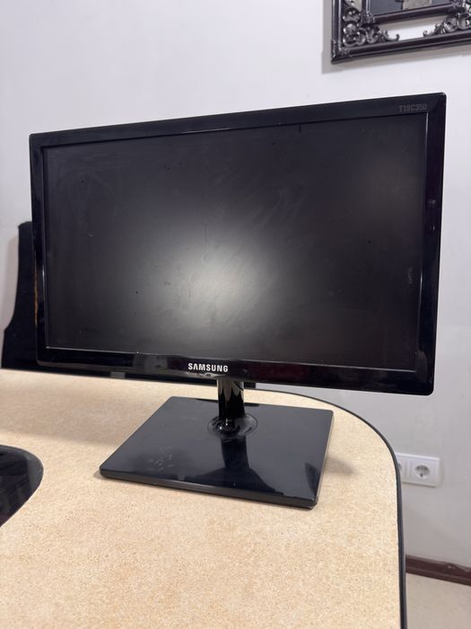 Екран samsung T19C350EX