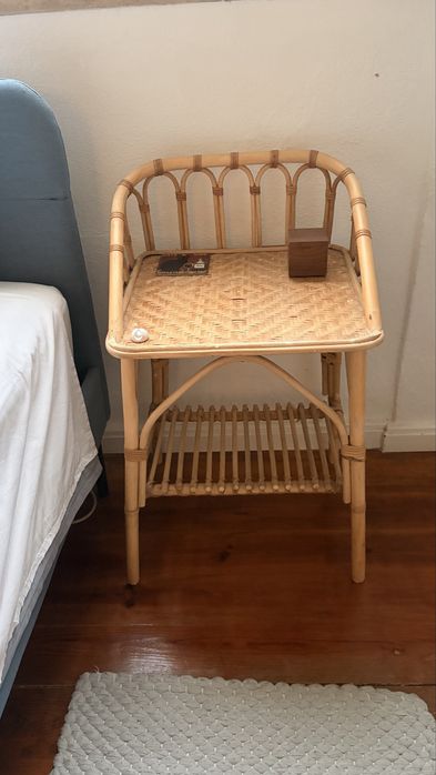 Mesa Cabeceira La Redoutte