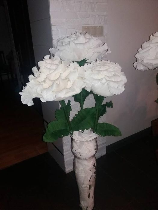 Kwiaty giganty z krepiny