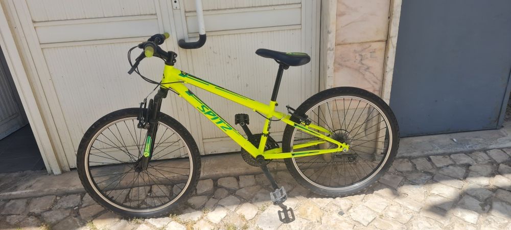 Bicicleta amarela aro 24