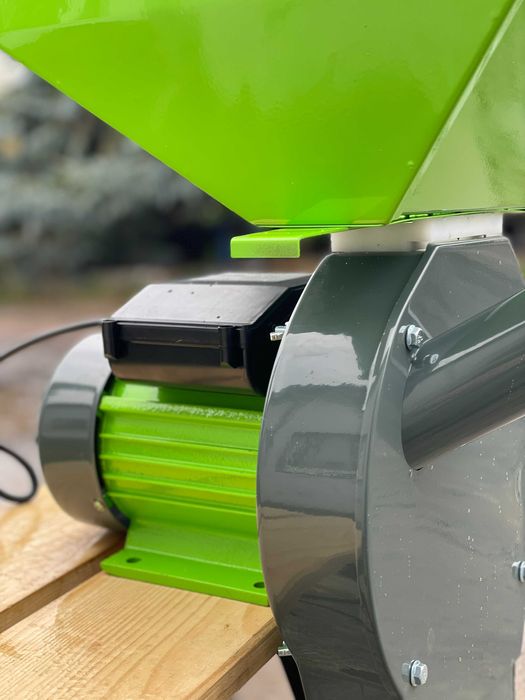 Кормоподрібнювач Млинок Корморізка Зерно 3.5 кВт Grosser GFG 3500 12л