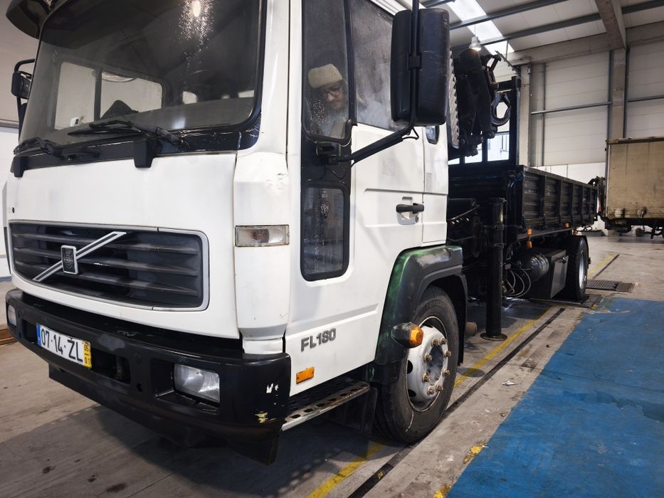 Volvo fl 180 camiao grua tribasculante