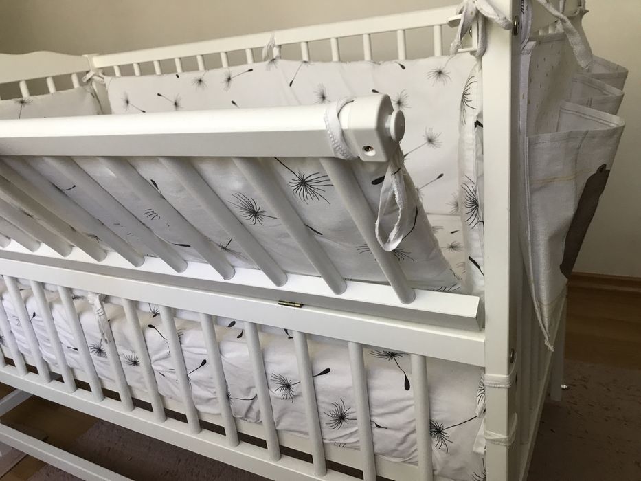 Продам дитяче ліжко з матрасом і всим комплектуючим набором!