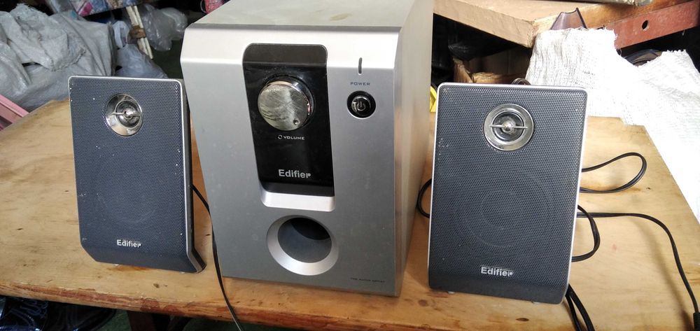 Студийный сабвуфер Edifier