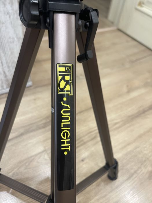 Штатив для фото відео