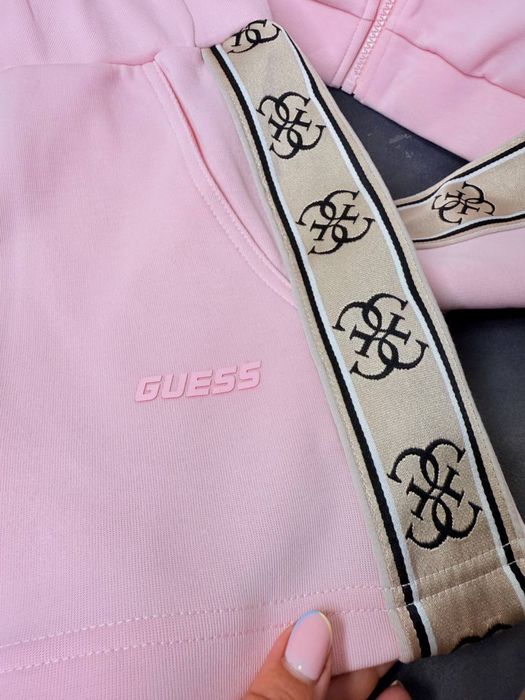 Костюм з шортами Guess розмір S