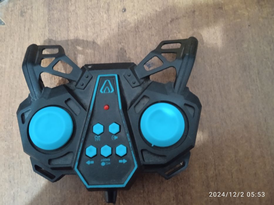 Танк всюдохід в гарному стані . Радіокерований