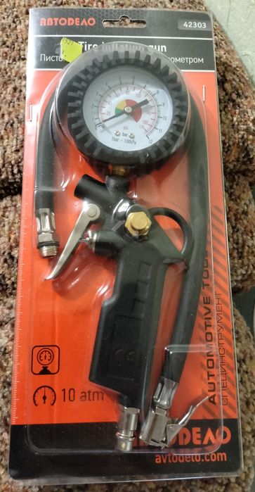 Пистолет для накачки шин с манометром.