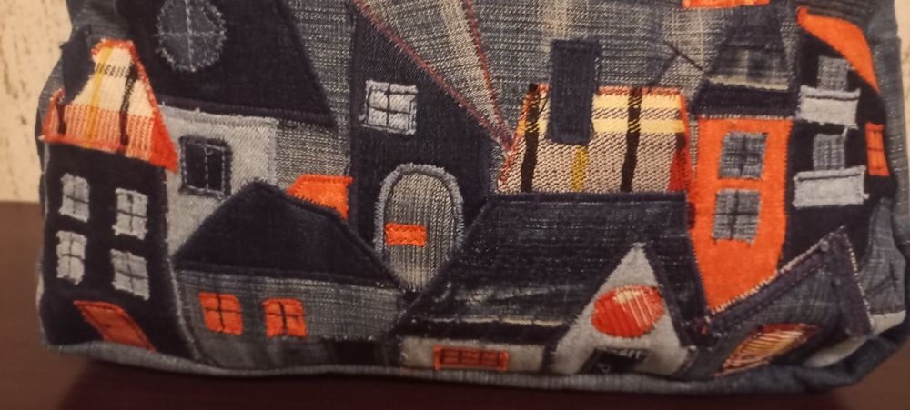 Джинсова сумка з аплікацією