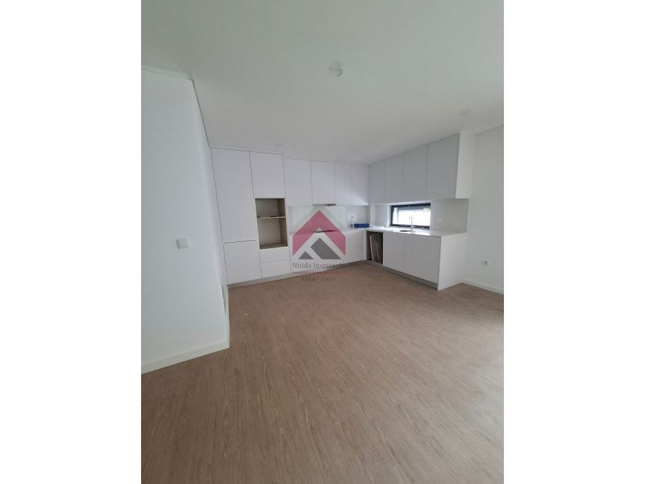 Apartamento T2 + Terraço no R/Chão em Esgueira, Aveiro