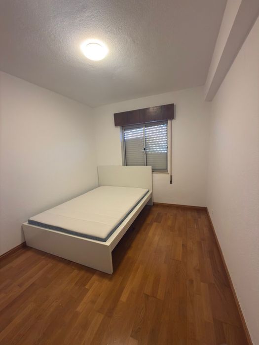 Arrenda-se 2 quartos / solteiro 350€/ e , casal 500€