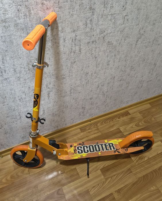 Самокат металевий,  дитячий, майже новий.