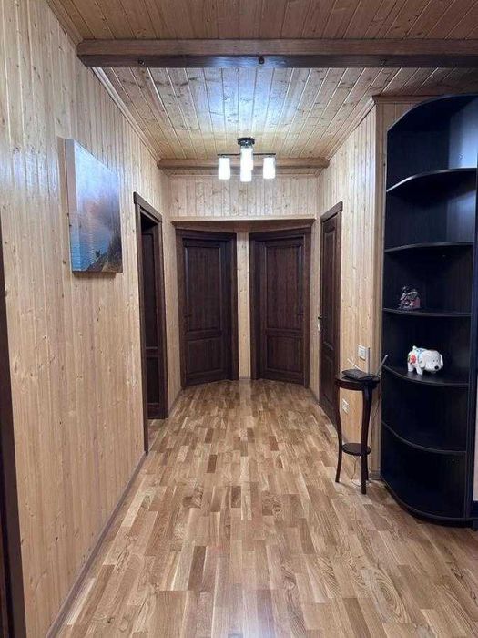 Продаж елітного особняка з басейном в Буковелі