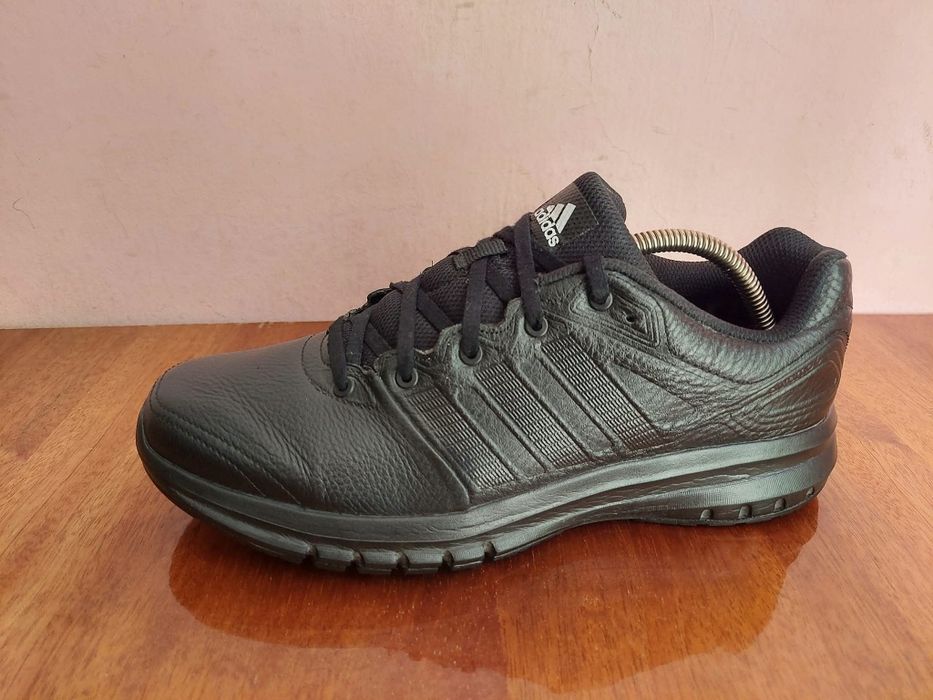 Кроси adidas classic  оригінал

Розмір по бірці:
 Us 8  UK 7 1/2  EURO