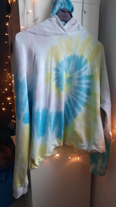 Kolorowa bluza z kapturem