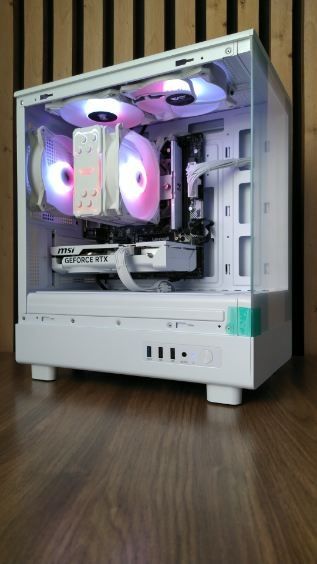 PC White Edition  Ryzen 5 5600_RTX 5060_16GB RAM_SSD1 TB_36Gw_Win11