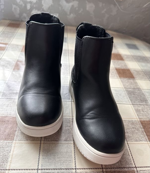 Демісезонне дітяче взуття/ботінки на дівчинку H&M, 30р.(18-18,5см)