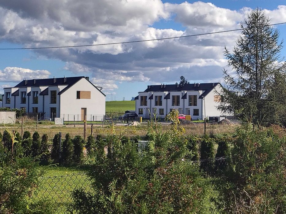 Pół bliźniaka w Dobrzewinie