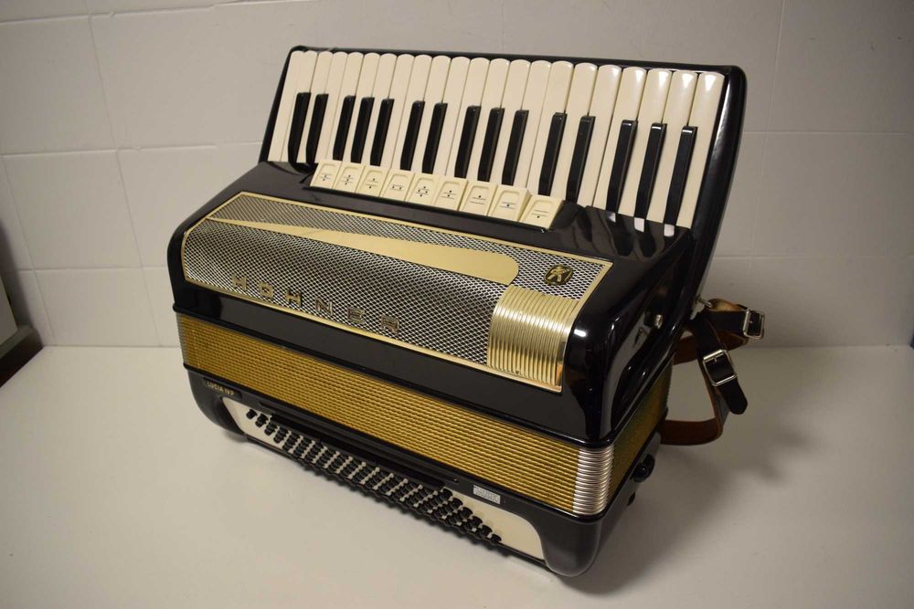 Acordeao Hohner Lucia IV P 4 Voz 96 Baixos,N 161