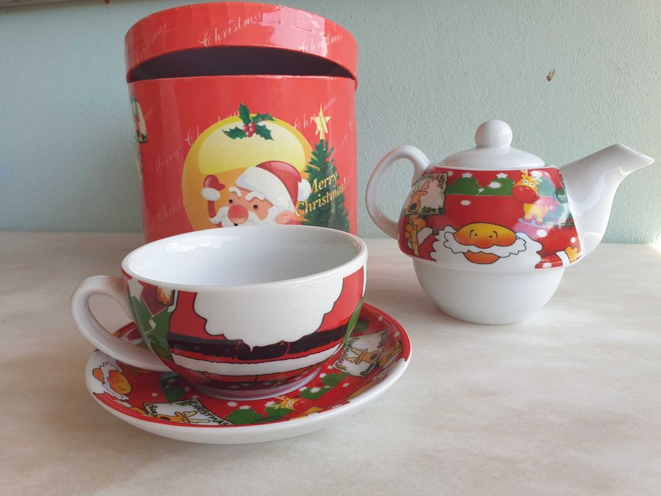 Conjunto de bule e chávena com motivos de Natal