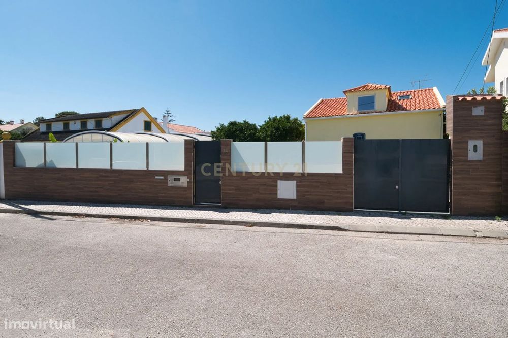 Moradia Térrea T3  com Piscina- Furo água  - Aroeira