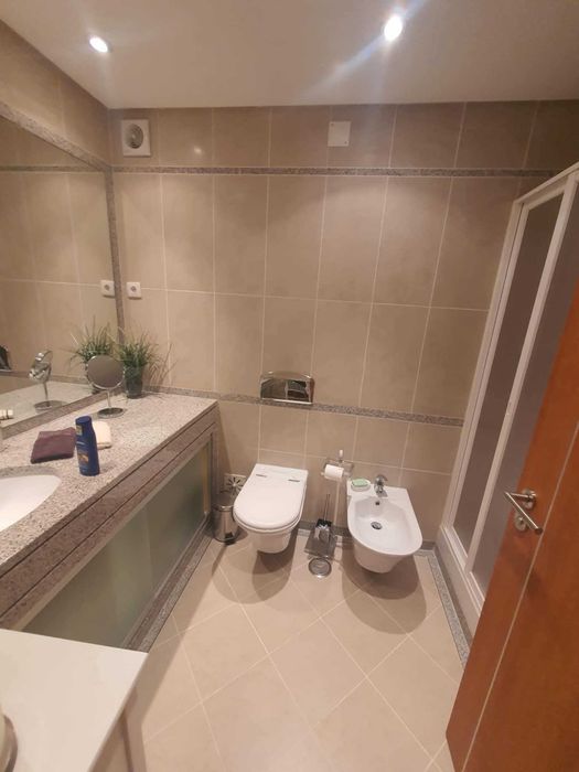 Apartamento T2 mobilado e equipado, com piscina e Box fechada completamente novo