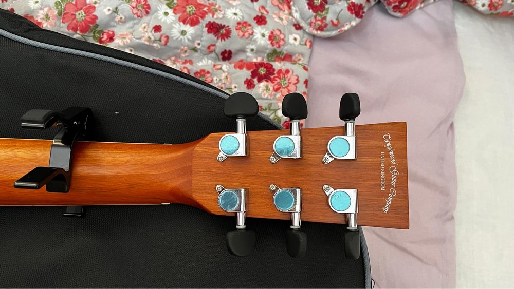 Tanglewood DBT SFCE OV Eletroacústico + Acessórios – Excelente estado