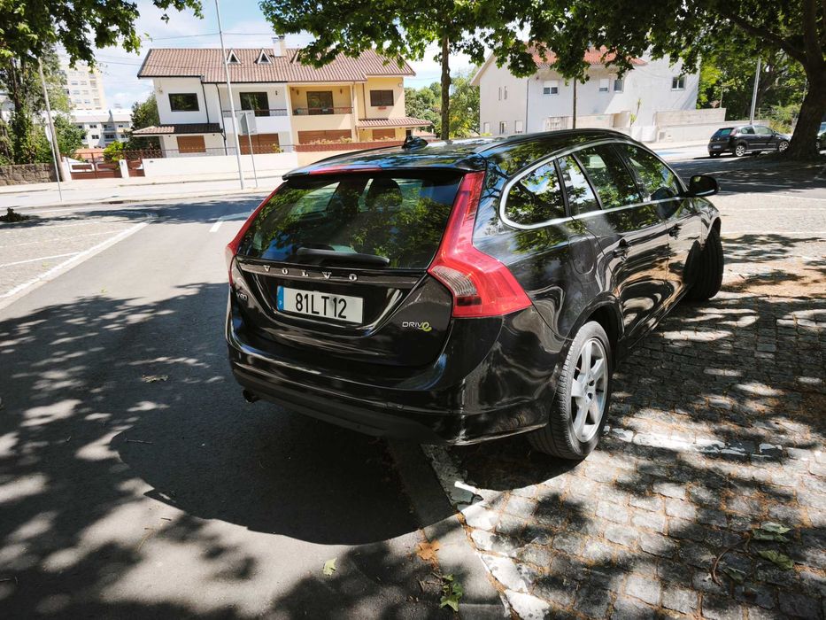 Volvo V60 1.6d Drive Momentum apenas 124000kms