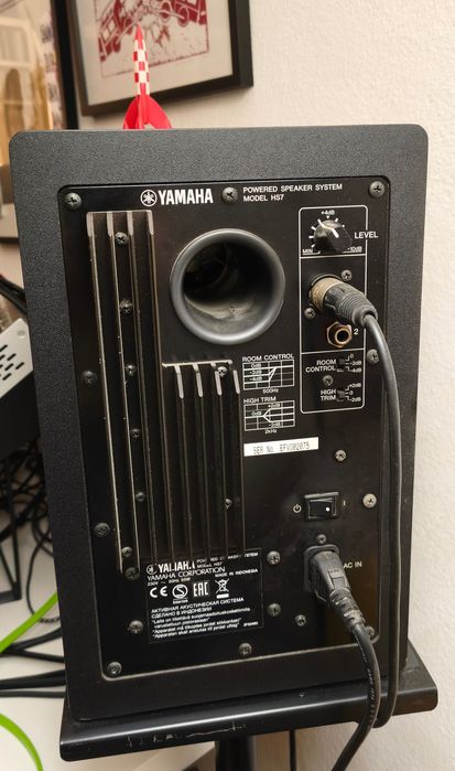Yamaha HS7 - par de Monitores de Estúdio
