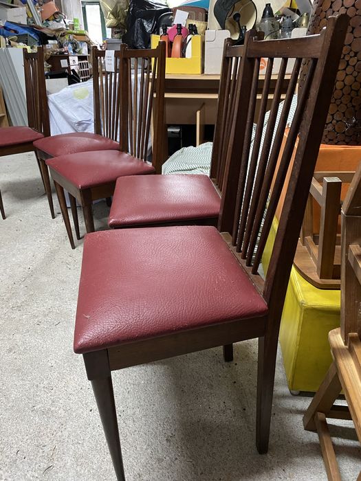 Conjunto de 5 Cadeiras Antigas de Madeira com Assento em Pele