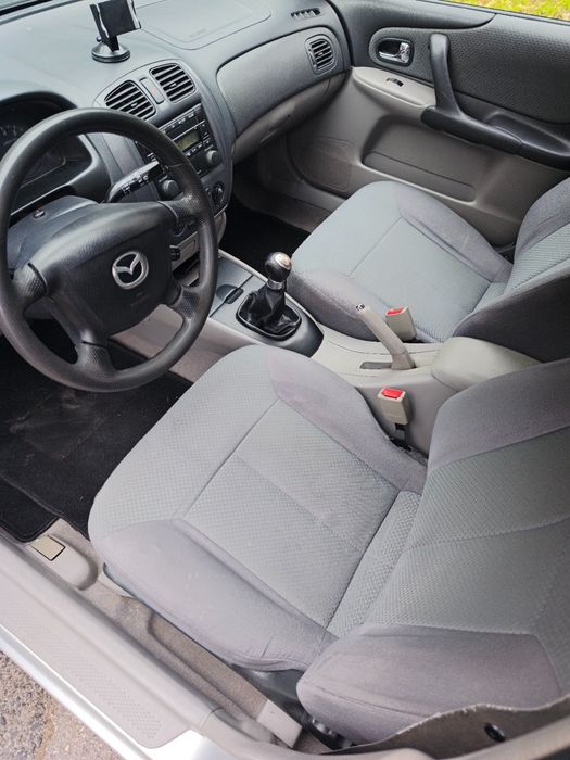 Viatura batida Mazda 323F