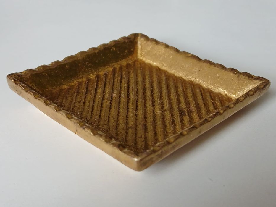 Prato metálico vintage para anéis de casamento