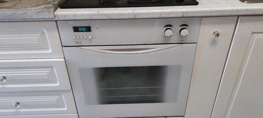 Ціна знижена! Продається вживана кухня з побутовою технікою