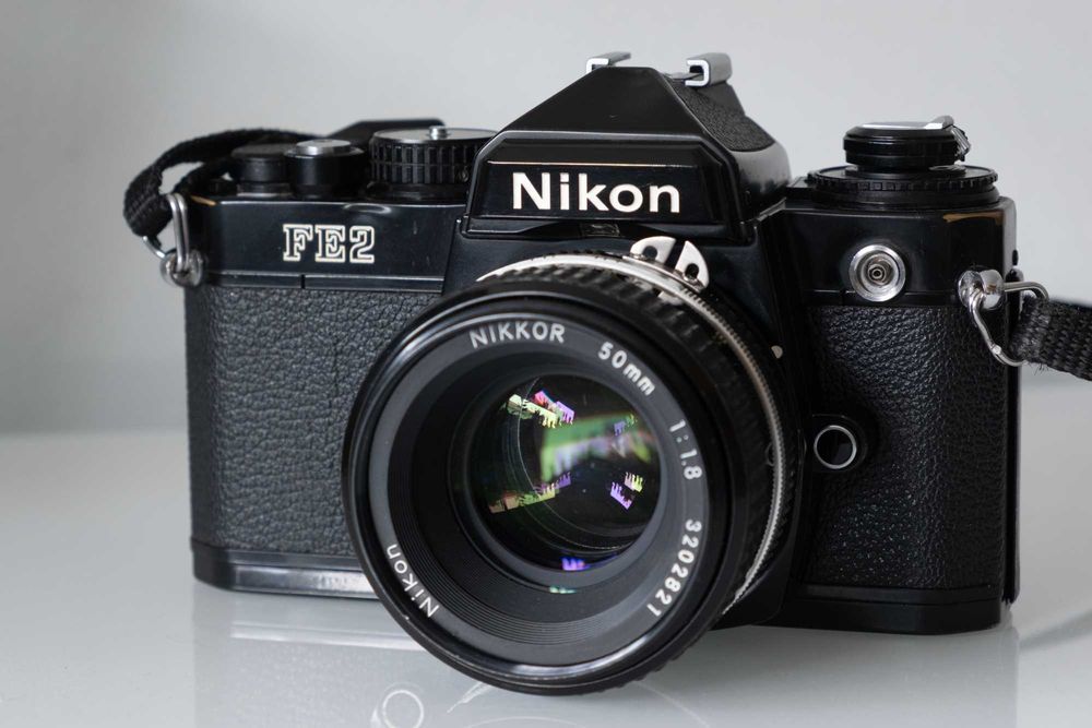 Máquina Fotográfica Analógica - Nikon FE2 preta + Obj. Nikon 50mmF1.8