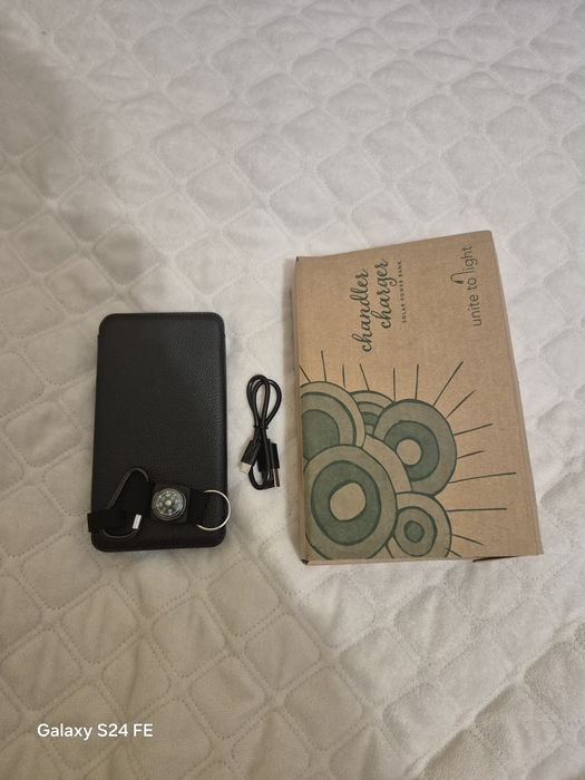 Туристичний Повербанк на сонячних батареях Chandler Charger D4003 8000mAh з компасом та ліхтариком