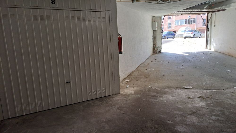 Aluguer Garagem Box com janela