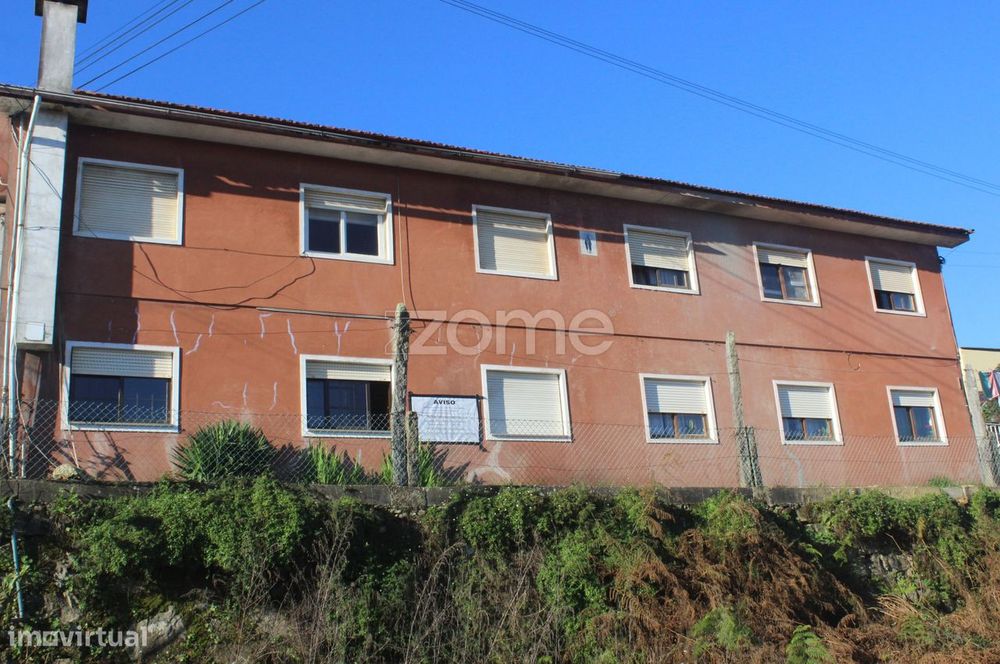 Prédio situado em Cucujães para investimento!