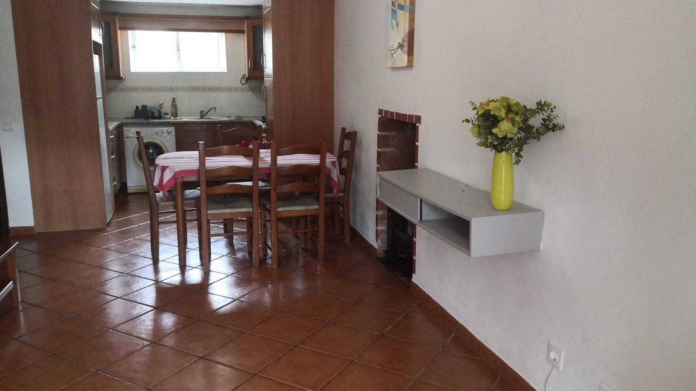 Aluga se casa r/c  t3