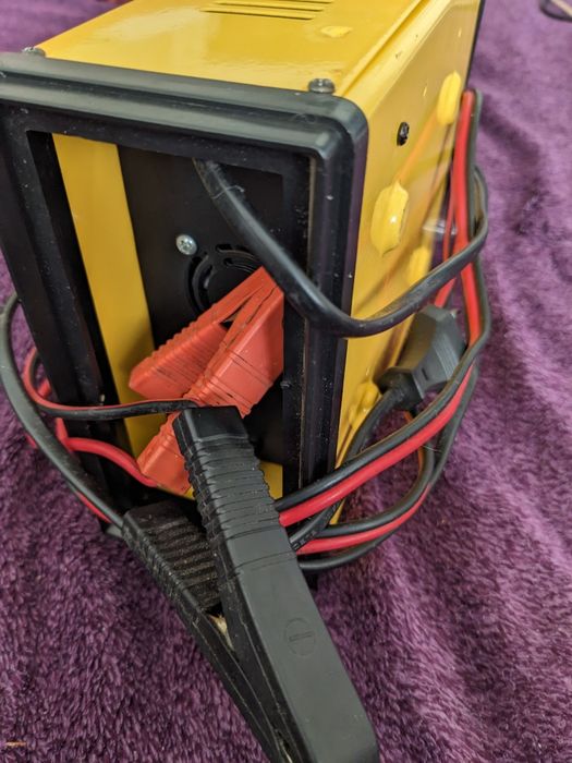 Зарядний пристрій Pulso 12/24 на запчастини