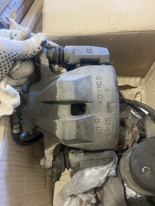 Передние тормозные суппорта camry 40