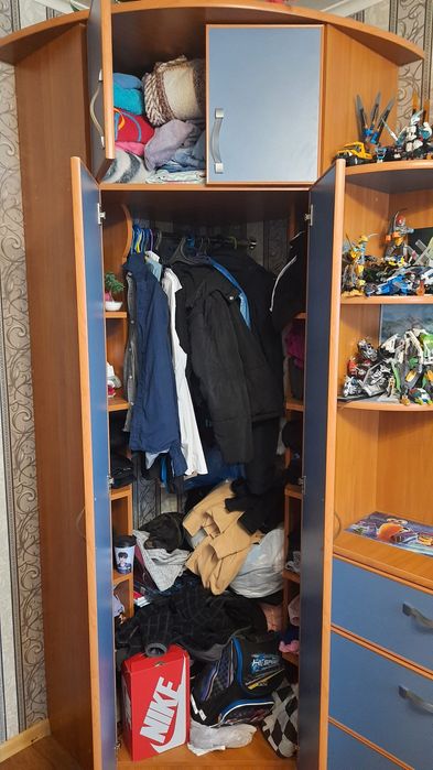 Детский гарнитур мебель двухярусная кровать шкаф стол матрас. Бу