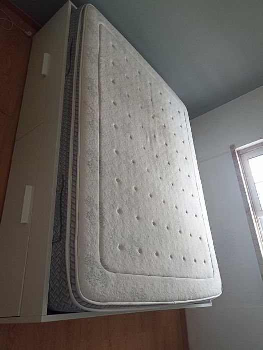 Vendo cama com colchão