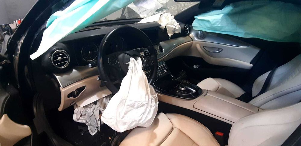 Vendo peças mercedes W213 sinistrado