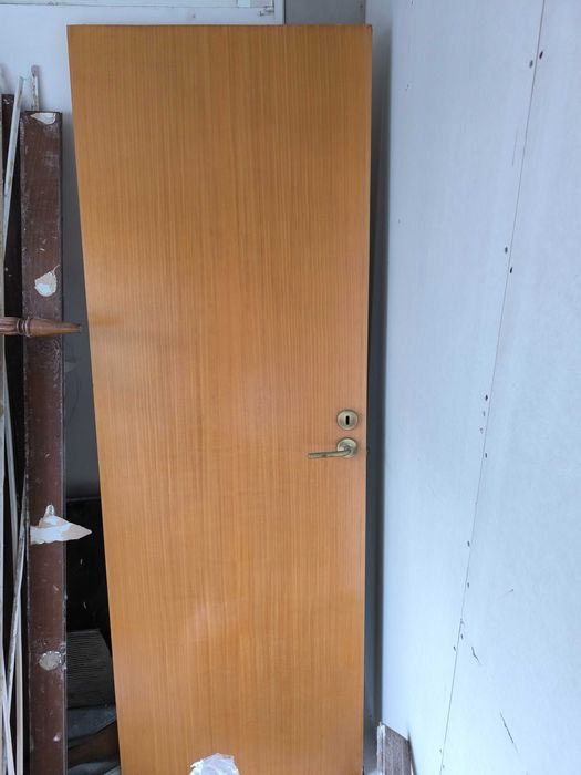 Porta em faia como nova para despachar