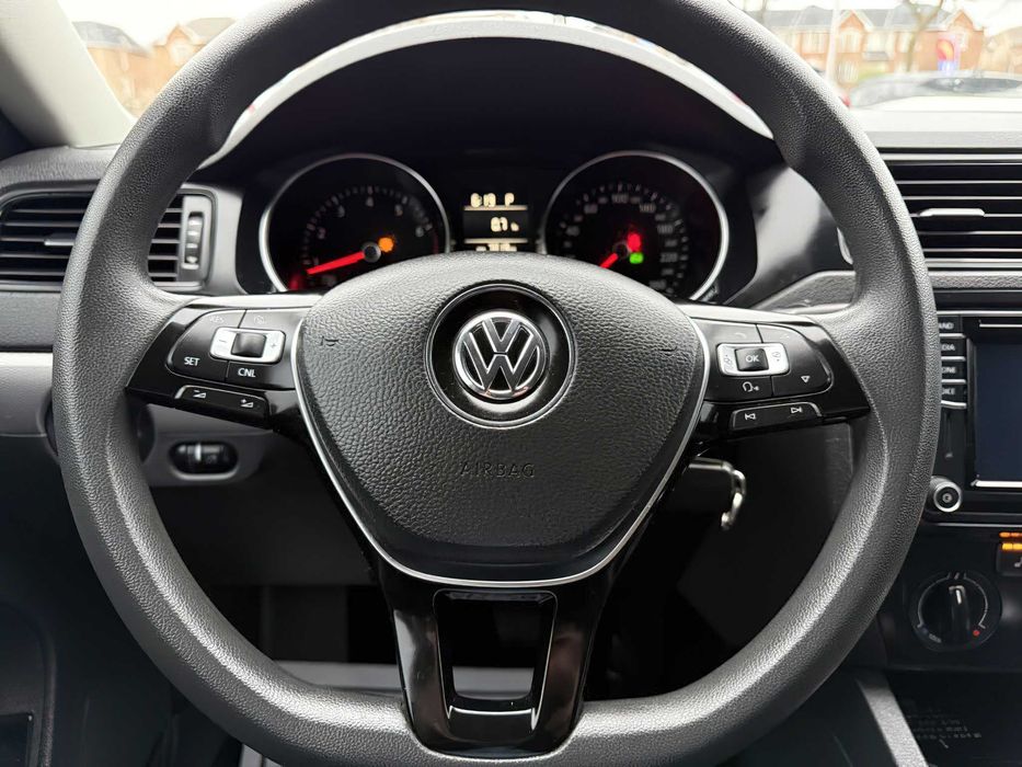 Volkswagen Jetta      2016