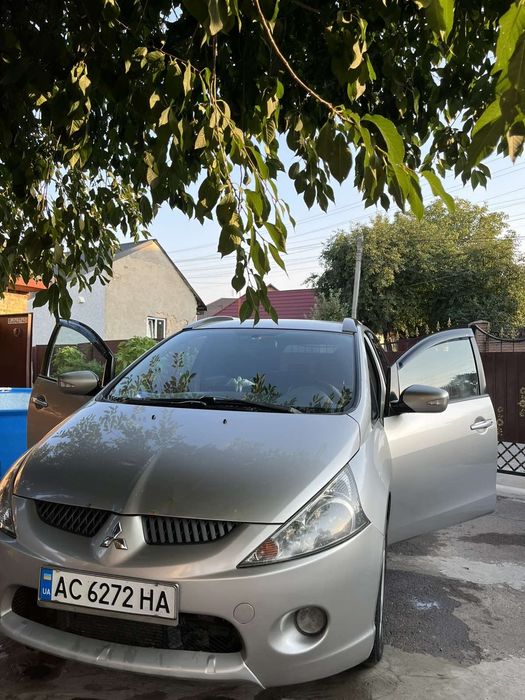 Автомобіль Міцубісі Грандіс