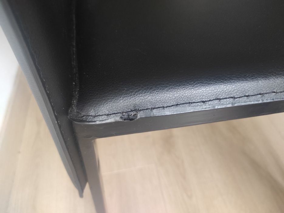 Cadeiras pretas conforama