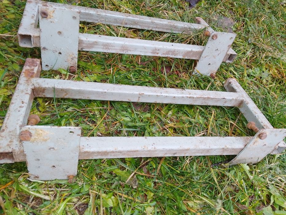 Столик металевий+ конструкція з ніжок